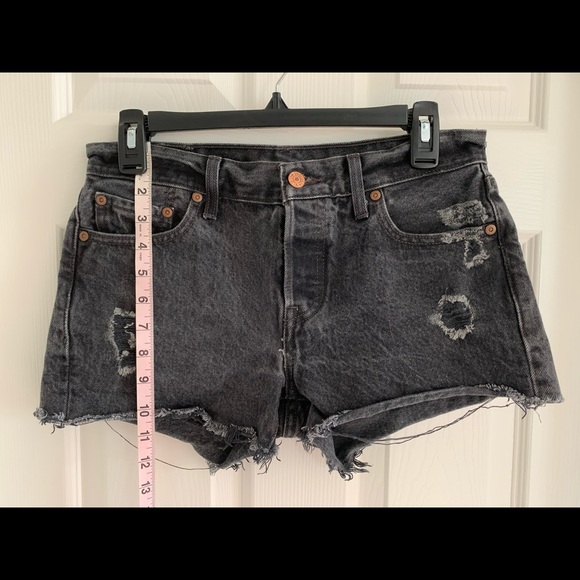 Levi’s Distressed Denim Shorts Sz 25